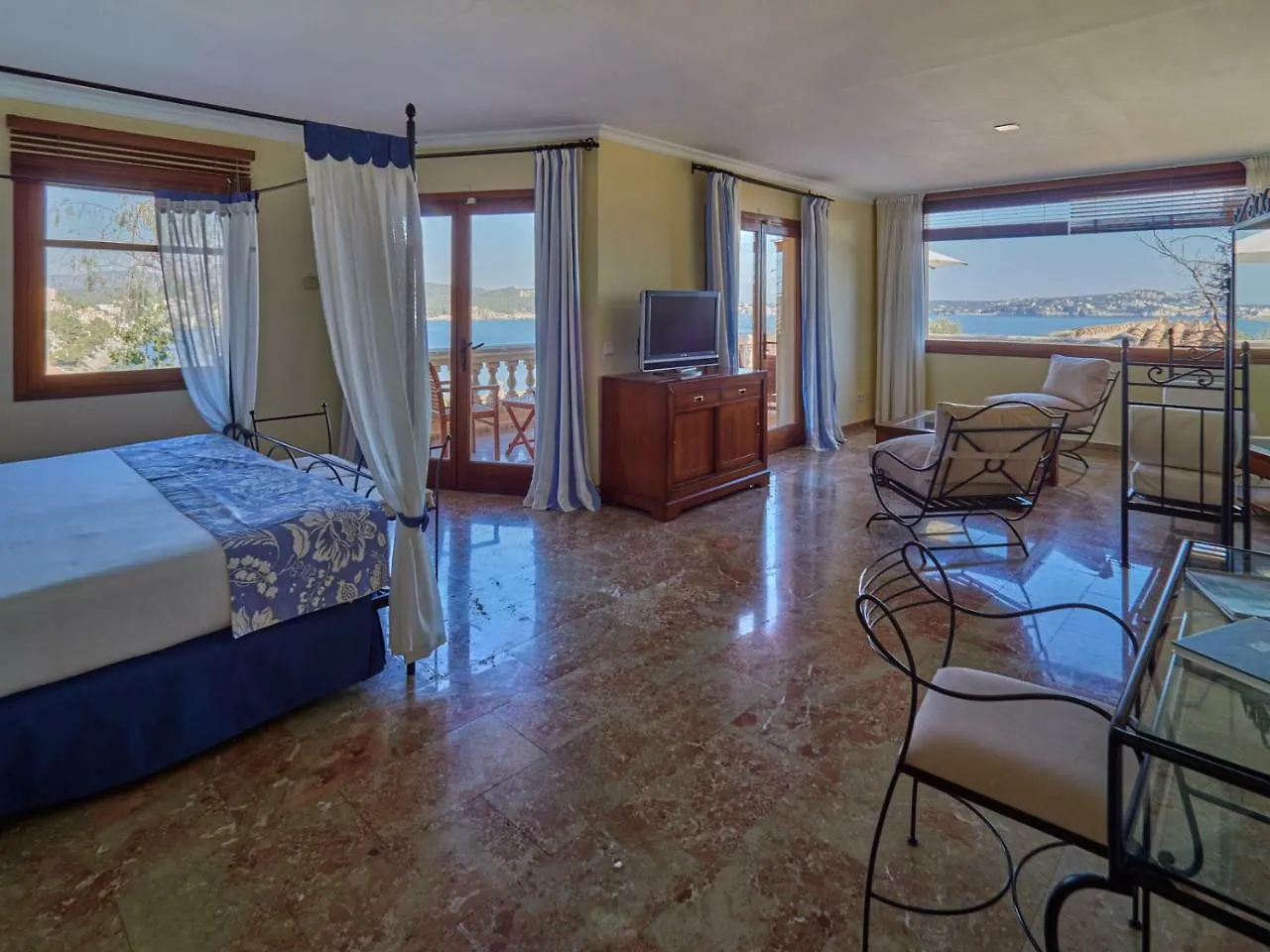 Hotel Petit Cala Fornells Peguera