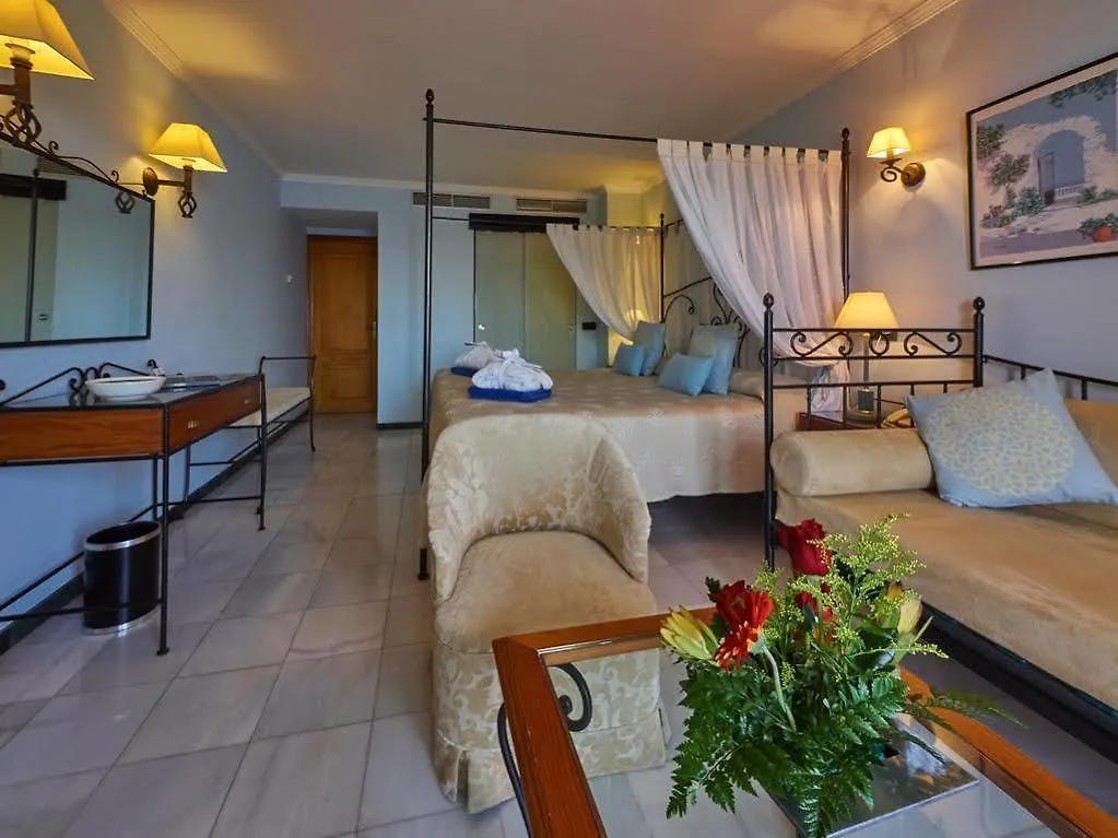 Hotel Petit Cala Fornells Пегера
