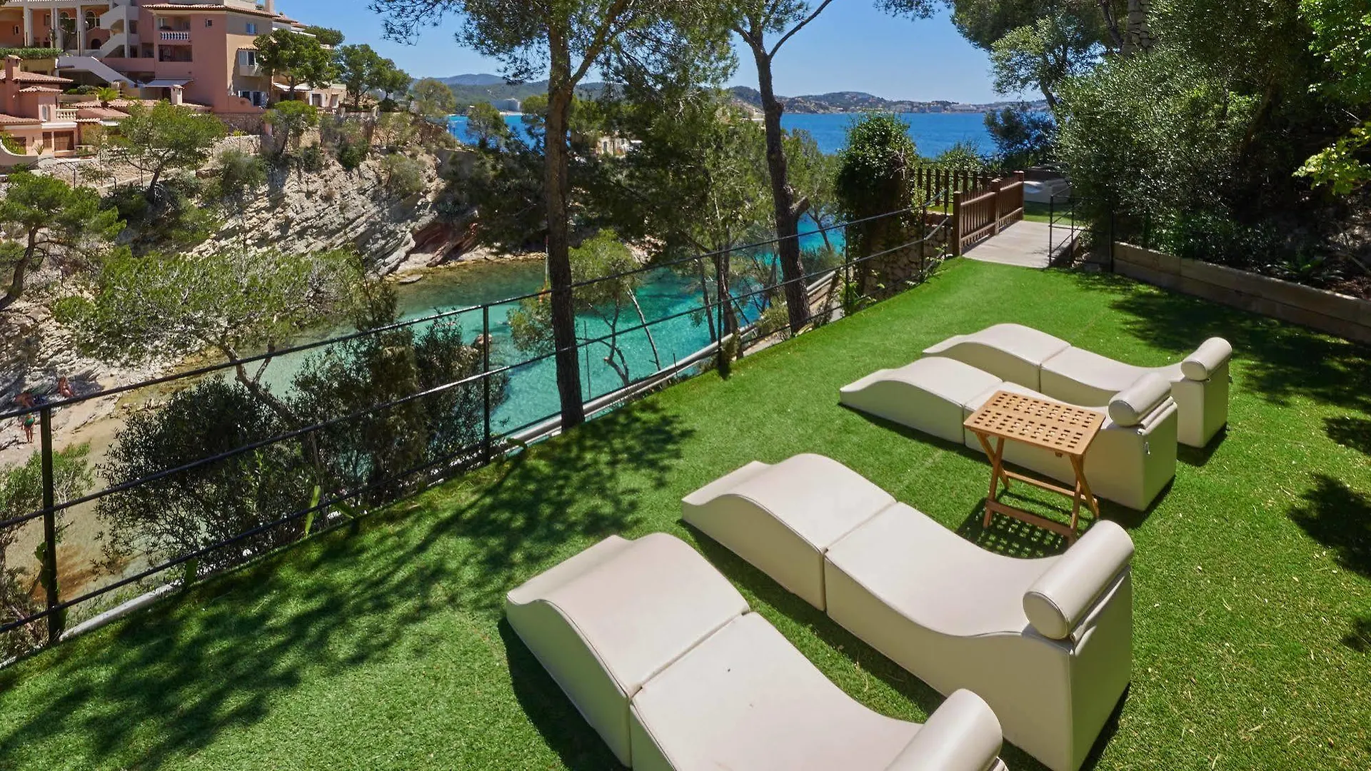 Hotel Petit Cala Fornells Peguera